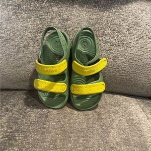 Native Kids Sandals in Green and Yellow Size 13